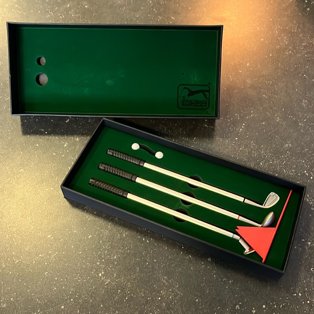 Miniature putting pen gift set
